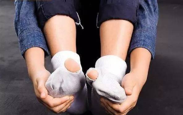 袜子破洞了有什么用,袜子破洞怎么变新袜