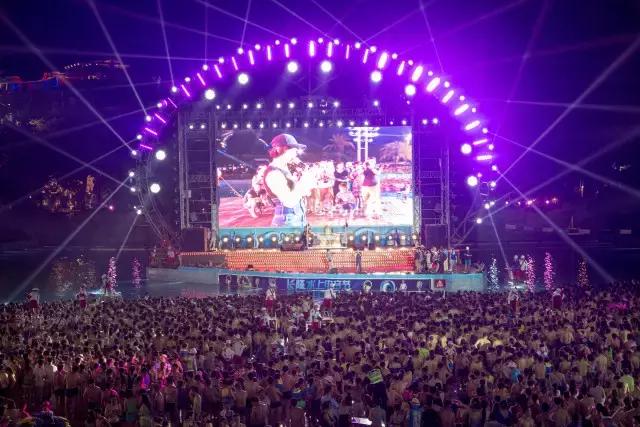 郁可唯烟嗓翻唱,郁可唯唱浪漫一夏