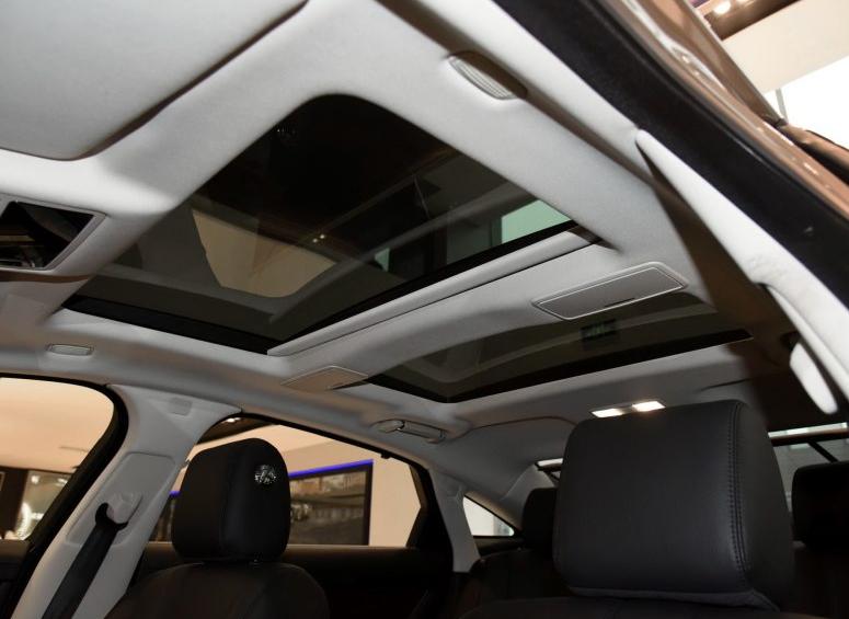 捷豹xjl四驱全景商务版落地多少钱,一步到位买suv