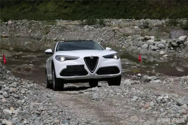 阿尔法罗密欧stelvio赛道版试驾,stelvio阿尔法罗密欧试驾