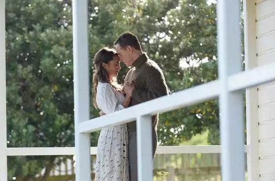 从电影到生活，荧幕情侣假戏真做、他们的定情之作在这里！