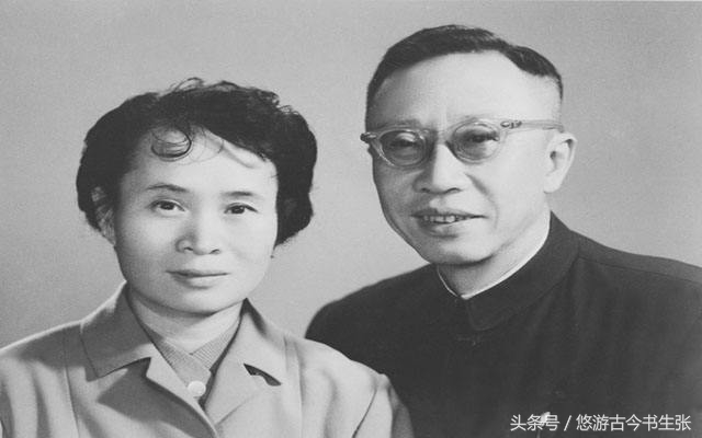溥仪晚年游故宫简介,溥仪晚年游览故宫照片有误