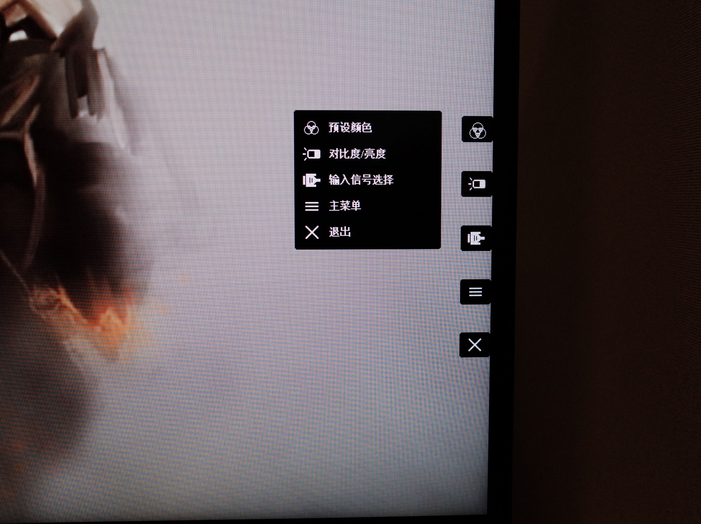 当笔记本*党**一直以为mac就是机制的时候，一定是忽略了显示器还有这样一种打开方式，外挂显示器的完整体验