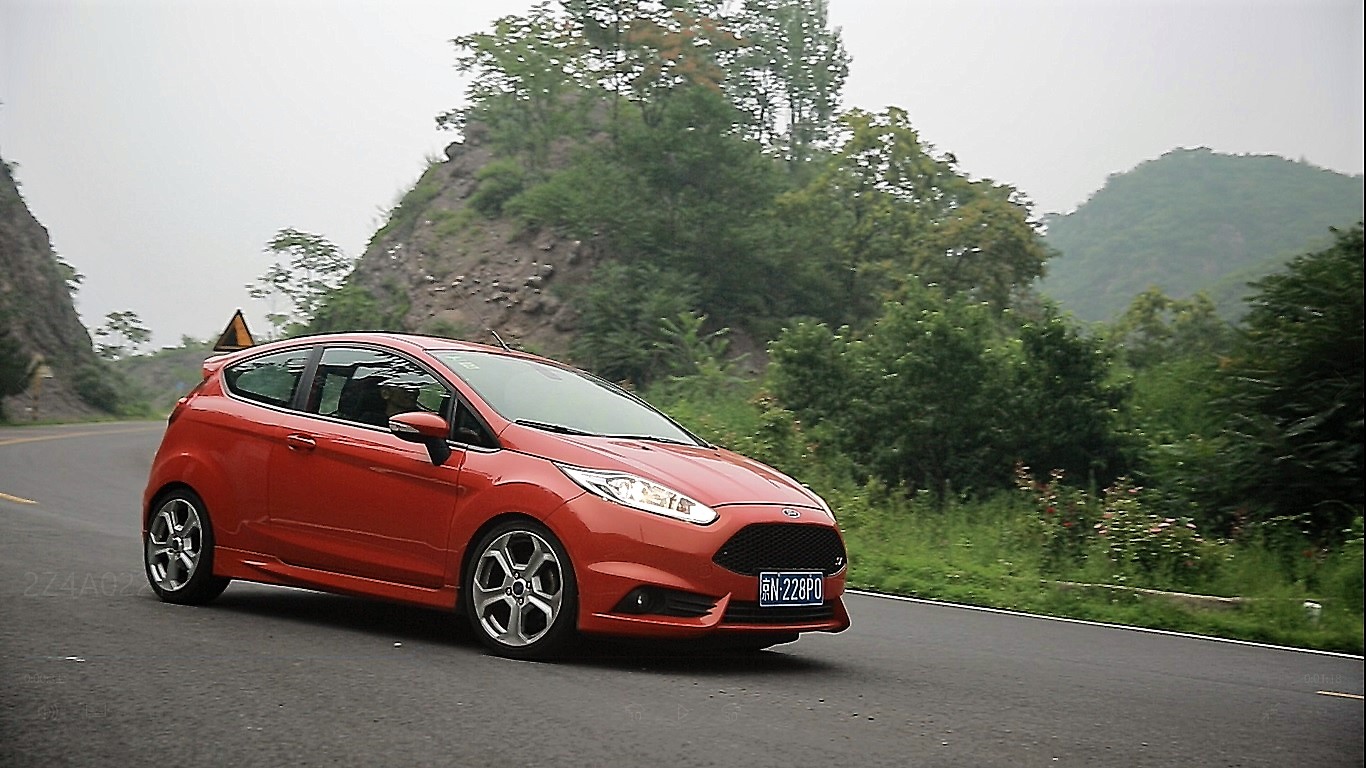 MT、布座椅、没加热、天窗、导航，偏执的选择——嘉年华ST！