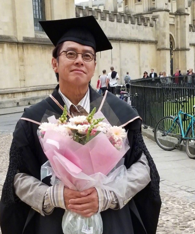 21岁儿子没遗传谭咏麟桃花，不恋爱继续攻读博士