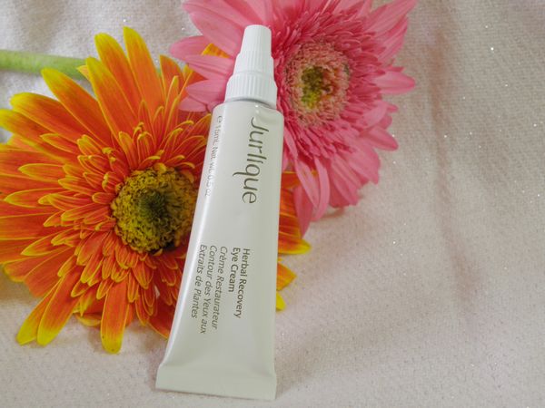 夜谈奔三女眼部千日养护记