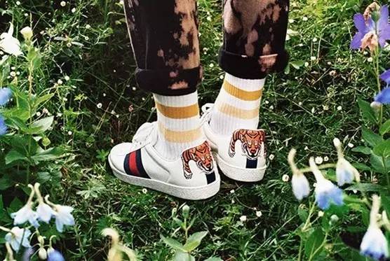 小白鞋手绘简单款,小白鞋简单手绘鞋图案