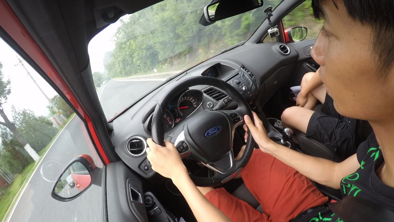 MT、布座椅、没加热、天窗、导航，偏执的选择——嘉年华ST！