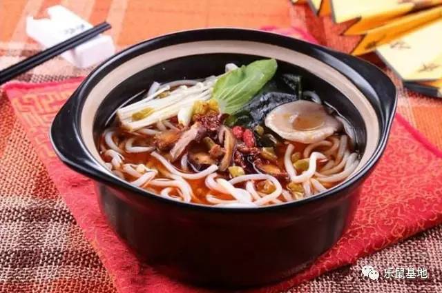 尽管经历了千百年,但你依然不能抵挡砂锅的醇香诱惑