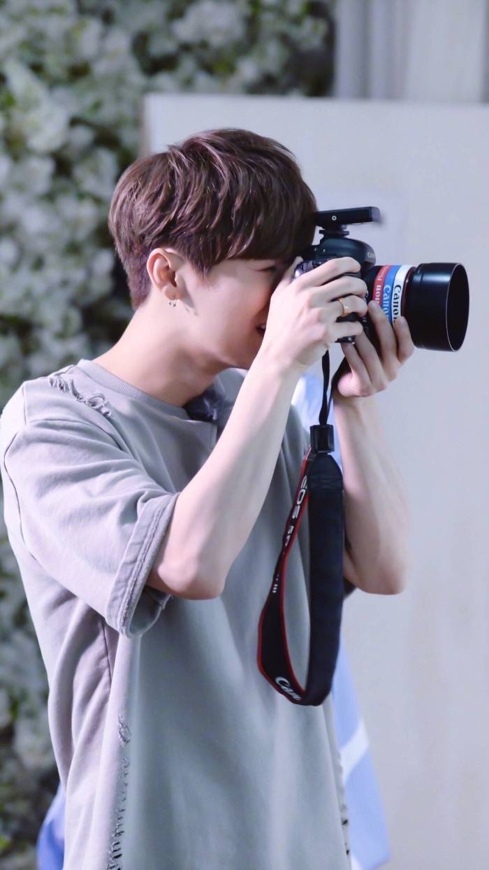 鹿晗，春风十里不如壁纸有你