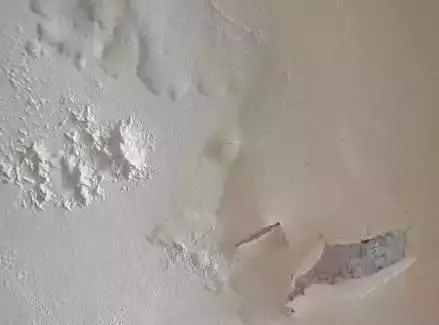 回南天墙壁发霉开裂,墙壁发霉掉皮怎么重新装修