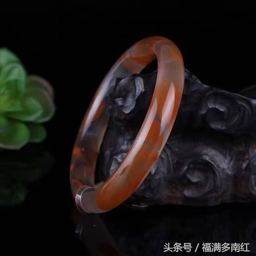 南红手镯戴左手还是右手,南红手镯断了怎么办