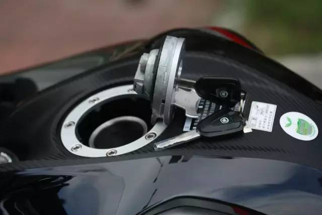 五羊本田猛鸷cb190x有时钟显示吗,猛鸷190对比新大洲本田cb190x