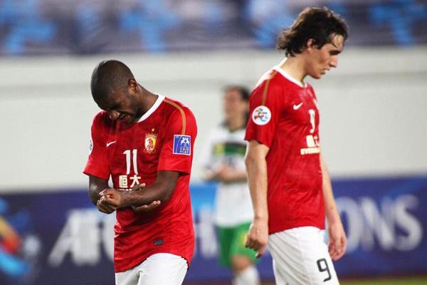 辣评：广州恒大淘宝球迷的愚蠢行为，为什么要赛区担责？