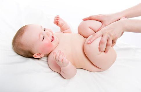 新生儿屁屁上起了很多湿疹怎么办,宝宝红屁屁并伴有湿疹怎么办