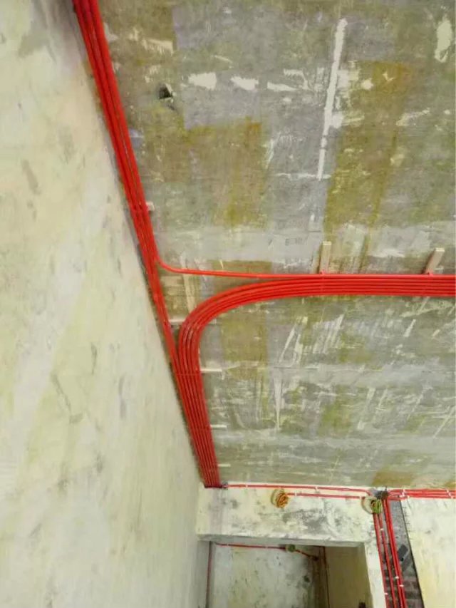 没住2年就爆水管漏电？别被黑心水电工骗了！教你一招安心住一世