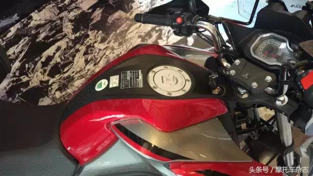 老款五羊本田125摩托车新车视频,2022年五羊本田佳御新车发布