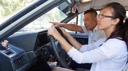 驾校普通班和贵宾班的区别,驾校一对一的班划算吗