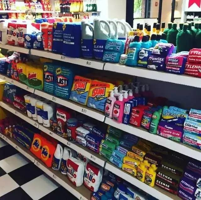 这家店9000件商品全是假货,人们却争相购买