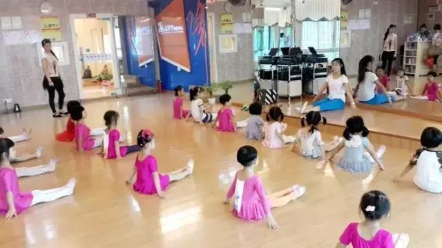 少儿学舞蹈，要跟写作业一样认真