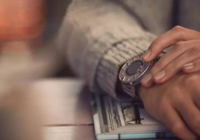 我去年买了个表歌曲,我去年买了个表出处