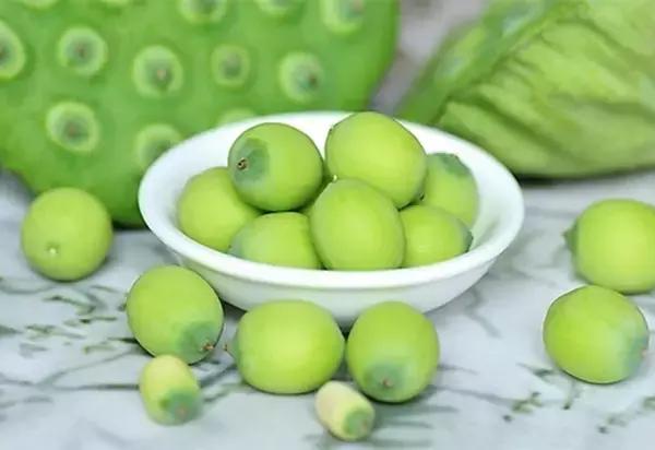 小伙卖瓜赚自己村里的钱,小伙农村卖水果致富