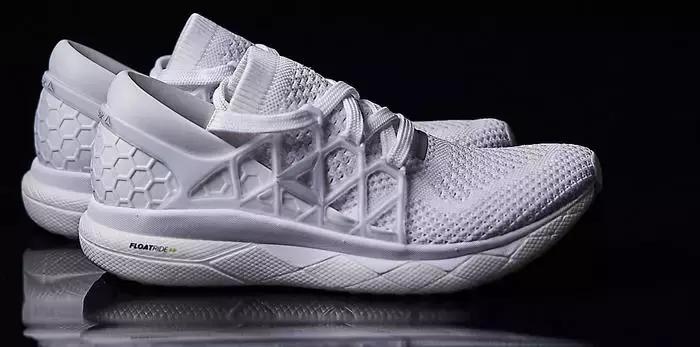 reebok什么跑鞋最好,䨻科技跑鞋踩开有多爽