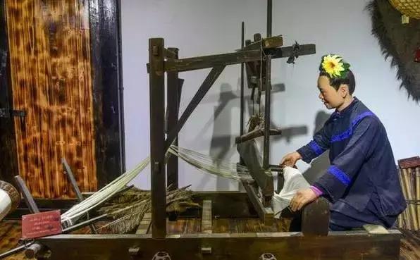 世界上有两个苦难的民族苗族,苗族是一个世界性民族