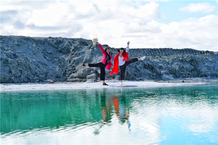 大柴旦翡翠湖美的像仙境,美丽的大柴旦翡翠湖宛如仙境