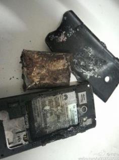 手机充电发烫容易爆炸么,oppo手机充电发烫会爆炸吗