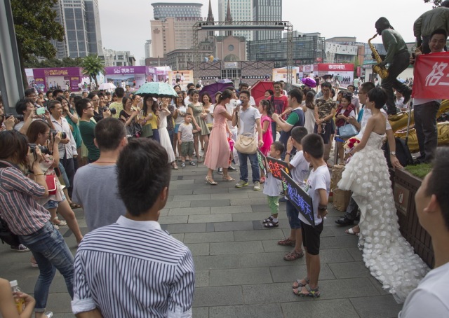 宁波中心地标天一广场15岁啦,哪张照片勾起你的回忆?