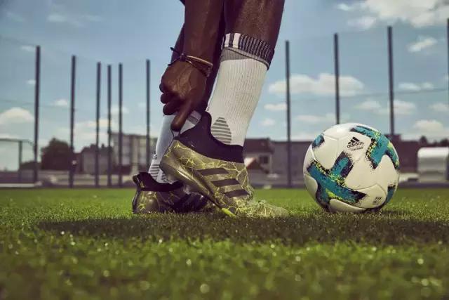 迷妹们都爱买爱豆代言的产品表忠心,这双暂时买不到的鞋先来了解