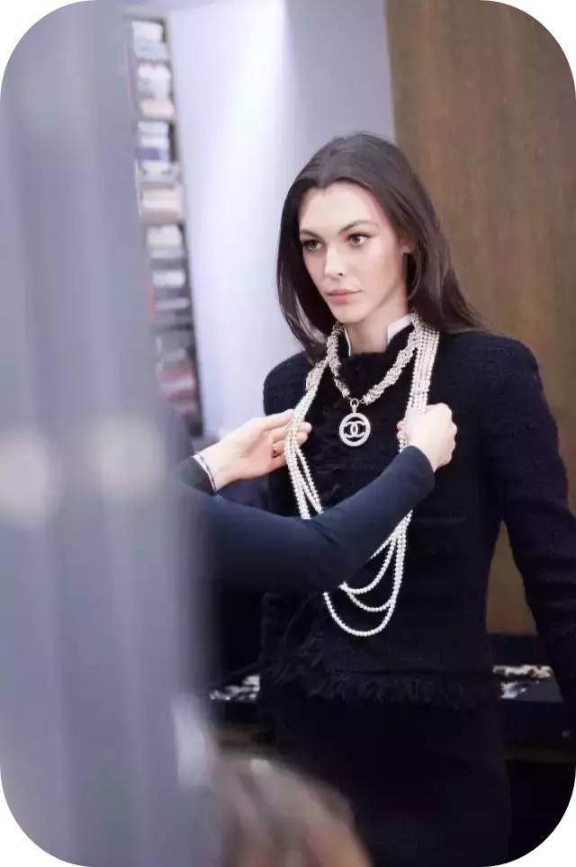 珠宝不是光会买就行，女人养珠宝就像男人养车！