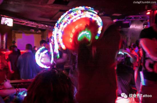 它是夜店的焦点，时尚的宠儿，医院……的心病……