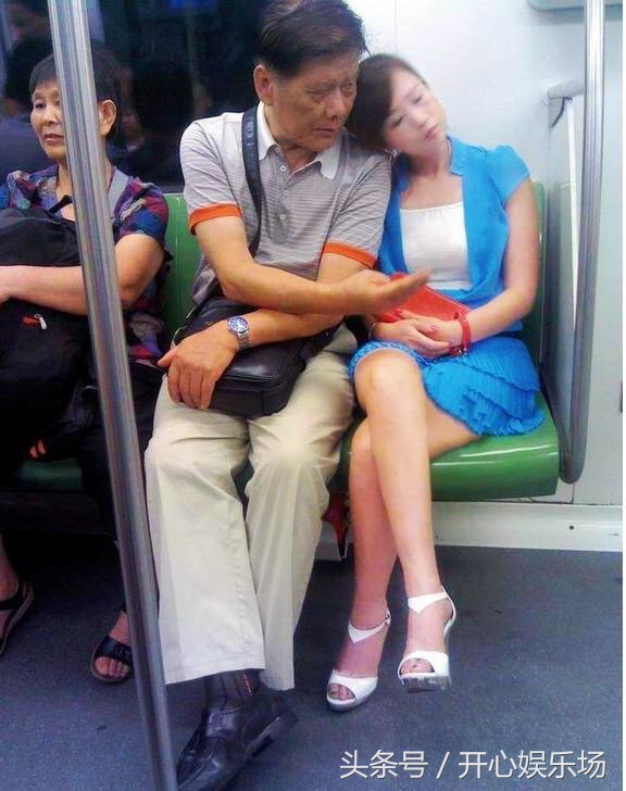 为什么你们男人都喜欢把TT放在枕头底下,男友看了我一眼就走了!