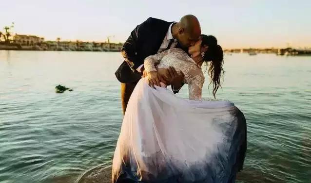 拍婚纱照感觉尴尬怎么办,拍婚纱照时尴尬动作