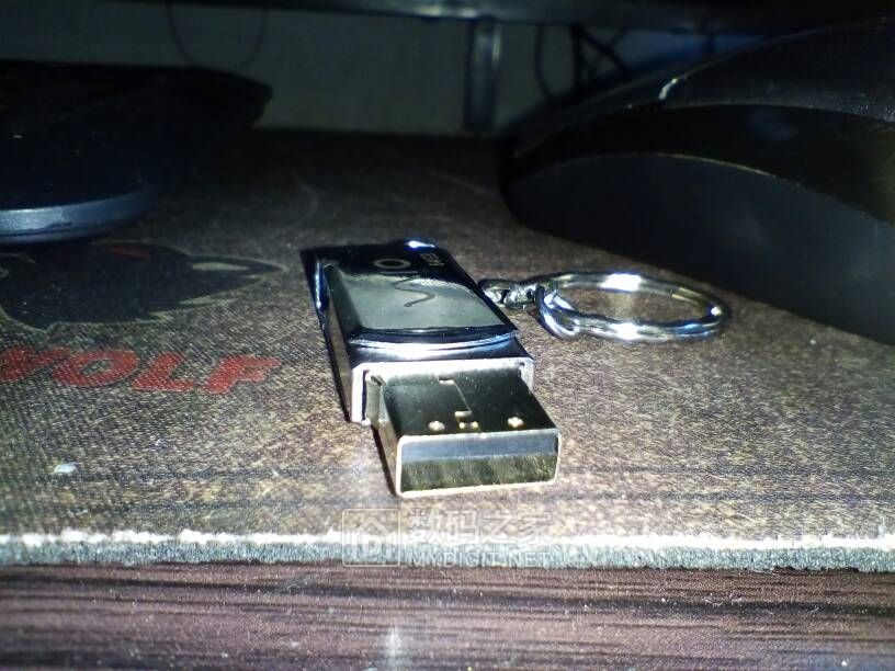 夜市买了一个64GBSONYu盘，拆开一看，果然翻车了！