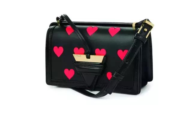 prada春夏信封包,prada三合一包包七夕