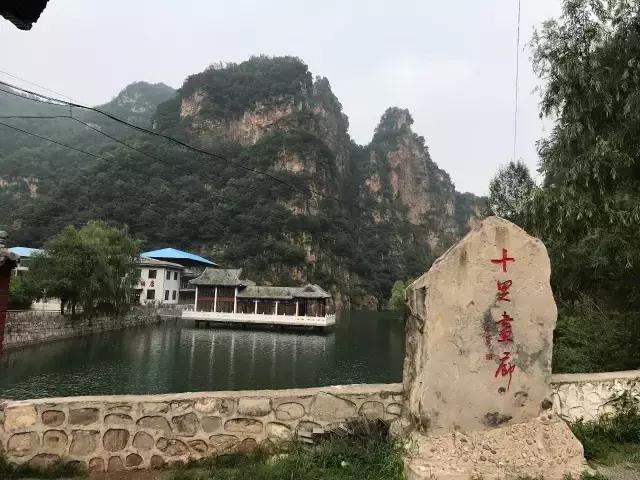 距京160公里,山水面积达5km²,双泉汇流誉为“十里画廊”