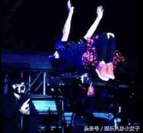 易烊千玺三小只演唱会同台跳舞,三小只易烊千玺现状