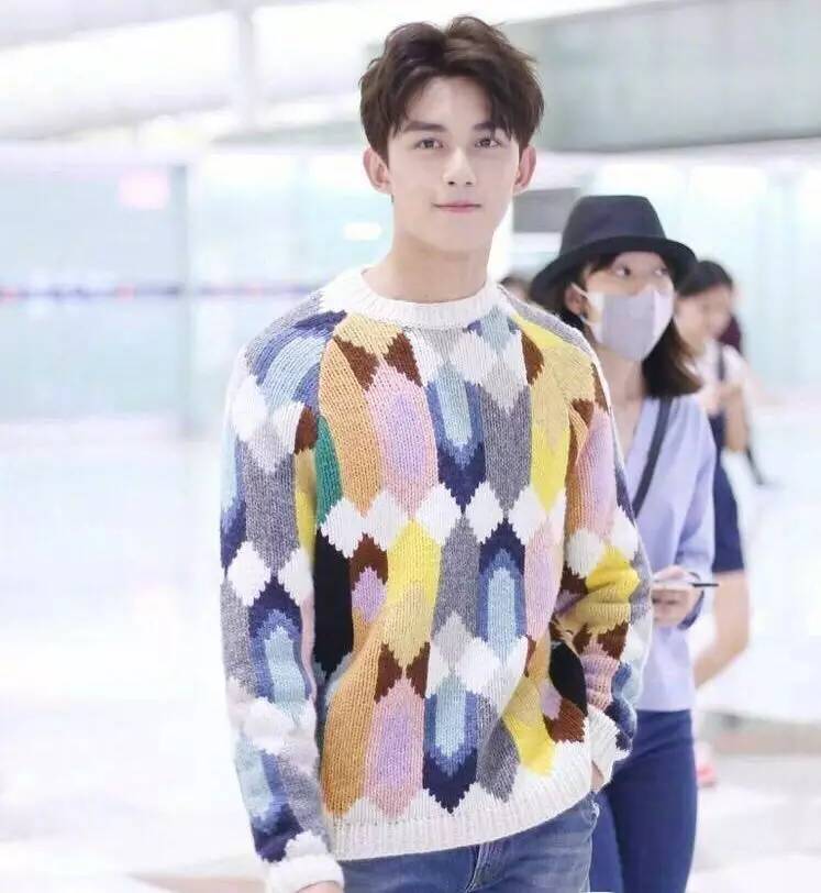 吴磊帅气撩人照 (吴磊少年阳光帅气)