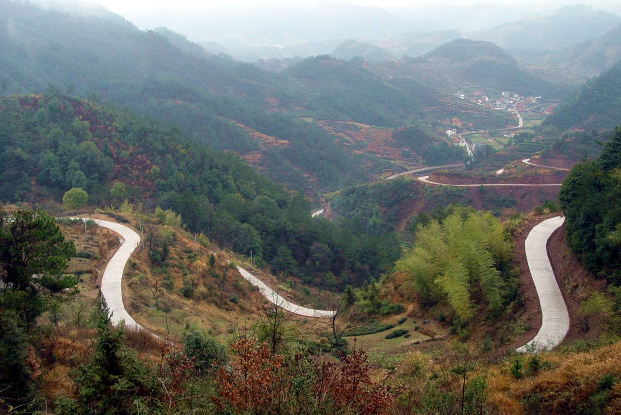 大山里的独户人家致富经,致富经山沟里走出的创业路