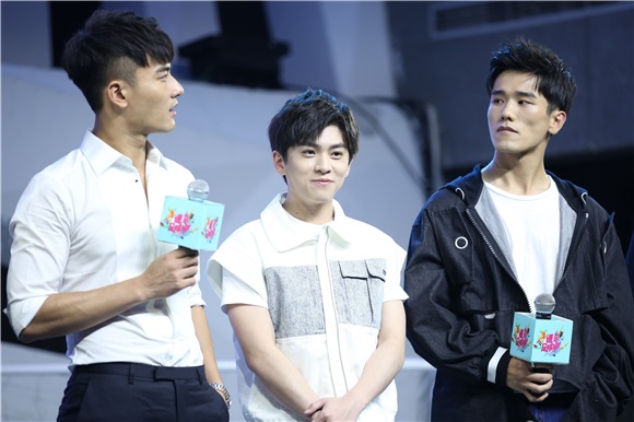 郑恺孙坚江湖论剑,郑恺遇到王耀庆