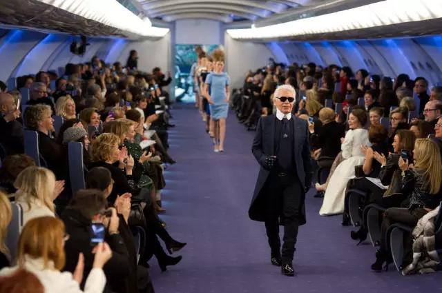 他们怎么一边引领潮流一边赚大钱？