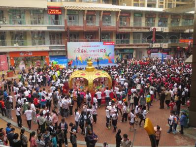 爆料！桂林现“A3姐手撕A4腰美女”