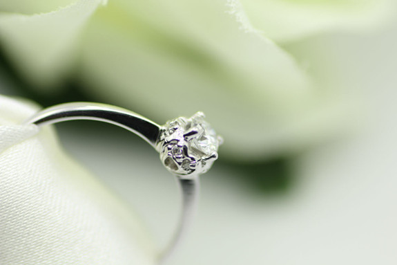 选钻石的几个指标,选钻石就要挑大的