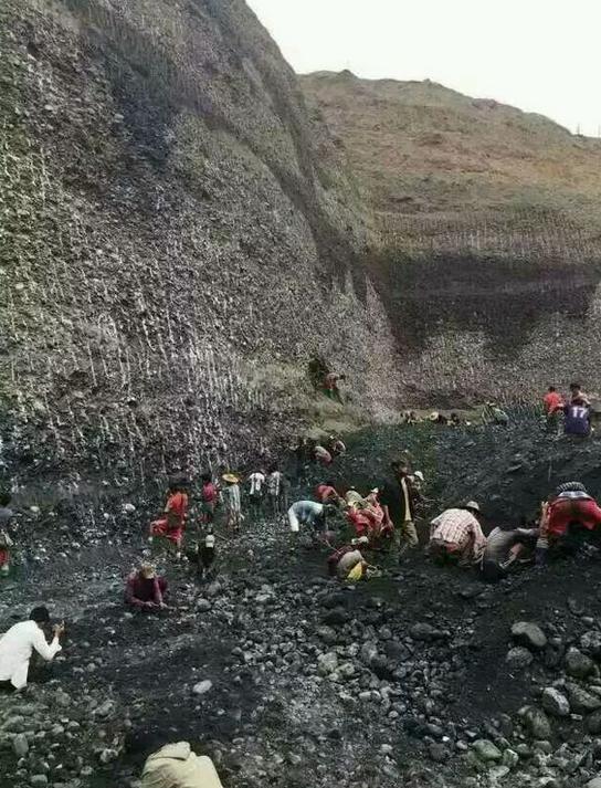 你了解翡翠原石的来历吗,真正的玉石原石是怎样的