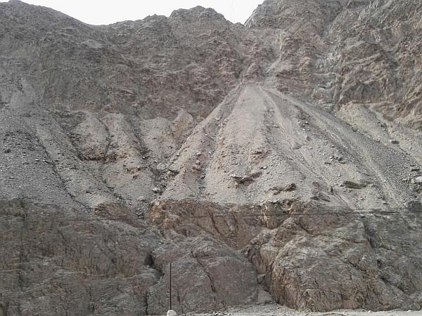 两位60岁老人去旅游,60后老俩口自驾穿越罗布泊无人区