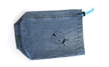 旧牛仔裤改造收纳袋教程,废旧牛仔裤手工改造收纳袋的做法