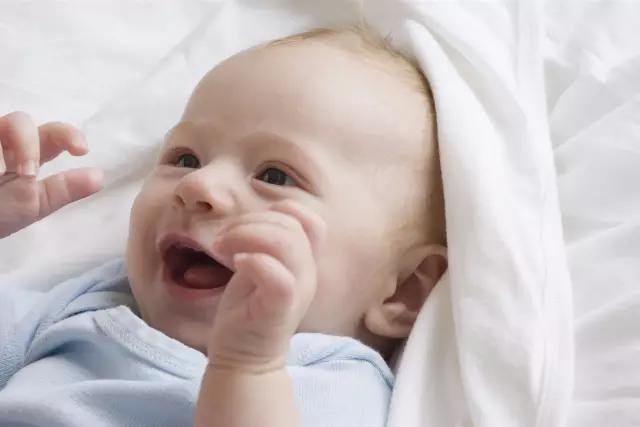 宝宝四天没拉屎正常吗,四天没拉屎的宝宝该怎么办